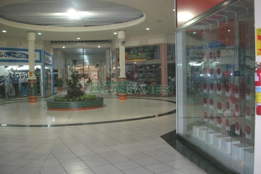 Loja com 31m², no bairro Desvio Rizzo em Caxias do Sul para Alugar