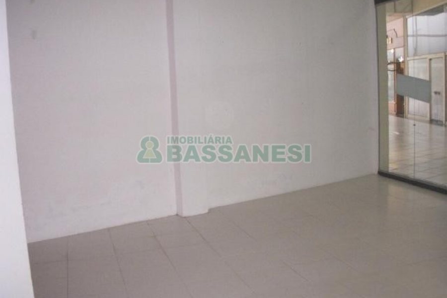 Loja com 31m², no bairro Desvio Rizzo em Caxias do Sul para Alugar
