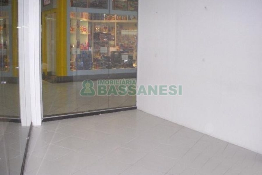 Loja com 31m², no bairro Desvio Rizzo em Caxias do Sul para Alugar