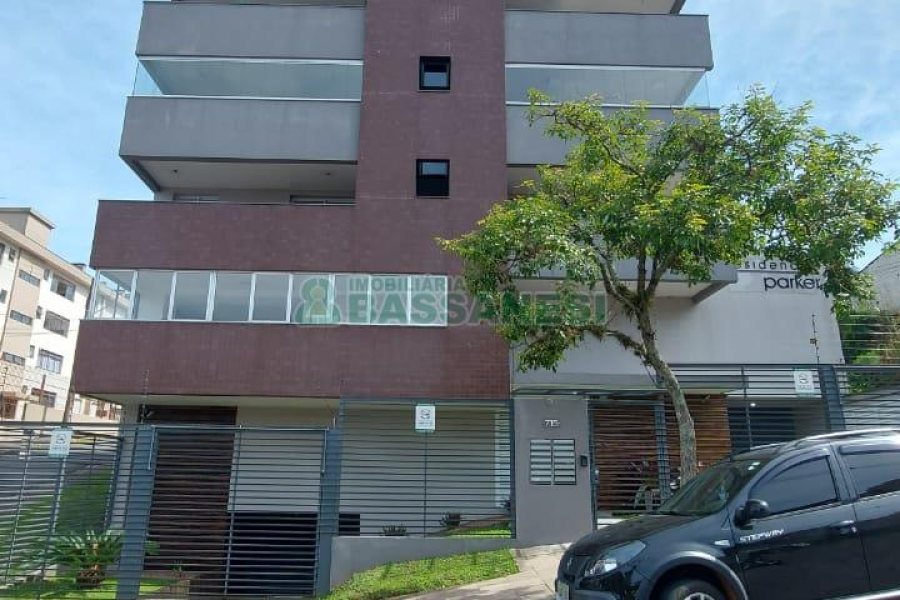 Apto Mobiliado com 79m², 2 dormitórios, 2 vagas, no bairro Medianeira em Caxias do Sul para Alugar