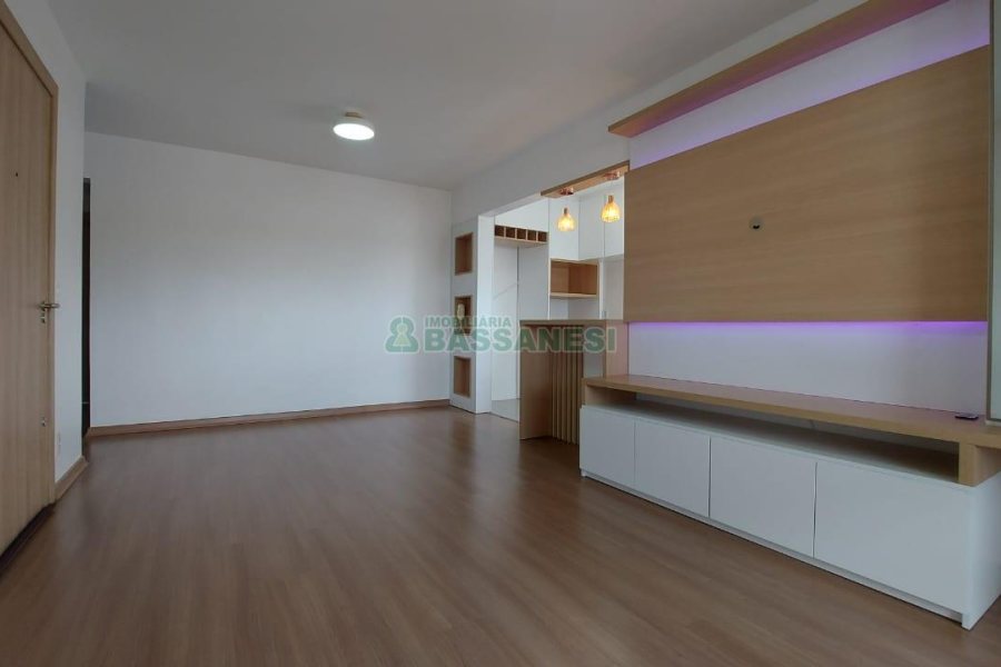 Apto Mobiliado com 79m², 2 dormitórios, 2 vagas, no bairro Medianeira em Caxias do Sul para Alugar