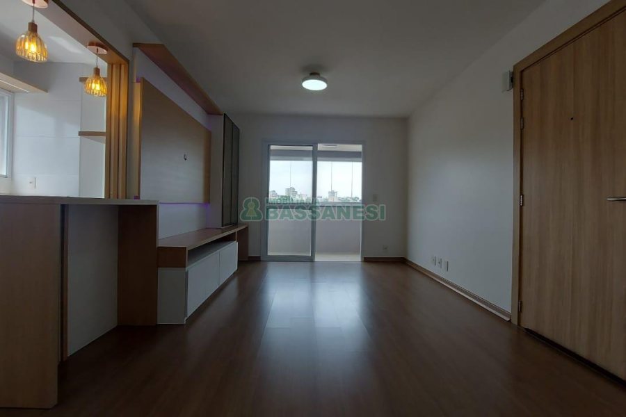 Apto Mobiliado com 79m², 2 dormitórios, 2 vagas, no bairro Medianeira em Caxias do Sul para Alugar