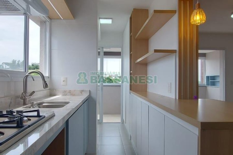 Apto Mobiliado com 79m², 2 dormitórios, 2 vagas, no bairro Medianeira em Caxias do Sul para Alugar