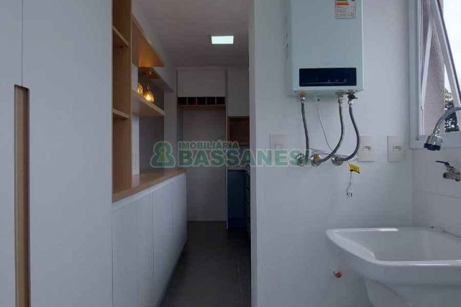 Apto Mobiliado com 79m², 2 dormitórios, 2 vagas, no bairro Medianeira em Caxias do Sul para Alugar