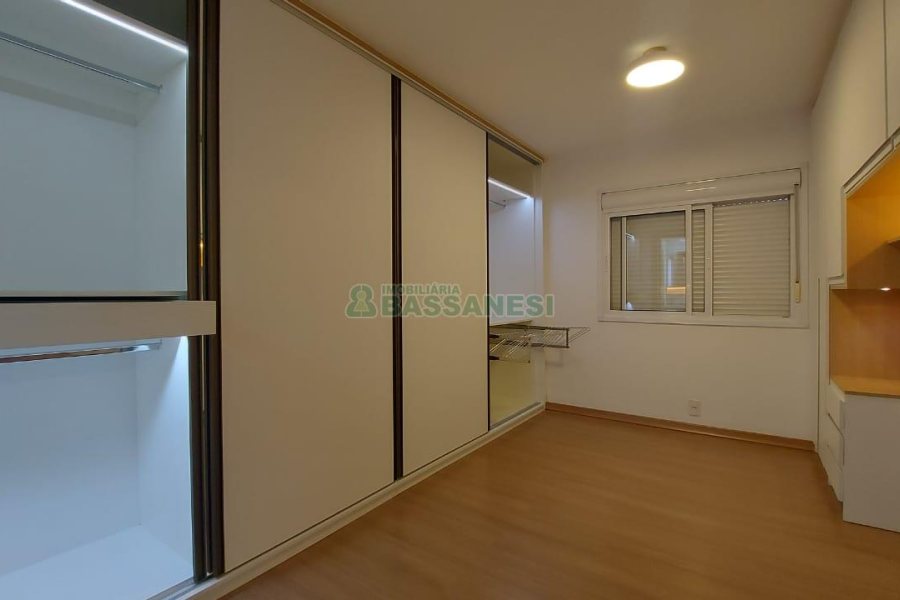 Apto Mobiliado com 79m², 2 dormitórios, 2 vagas, no bairro Medianeira em Caxias do Sul para Alugar