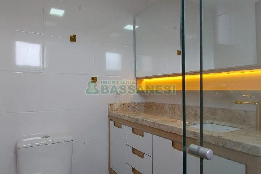 Apto Mobiliado com 79m², 2 dormitórios, 2 vagas, no bairro Medianeira em Caxias do Sul para Alugar