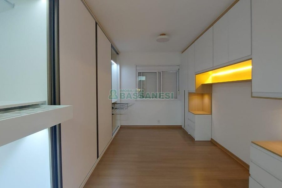 Apto Mobiliado com 79m², 2 dormitórios, 2 vagas, no bairro Medianeira em Caxias do Sul para Alugar