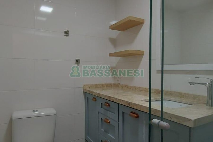 Apto Mobiliado com 79m², 2 dormitórios, 2 vagas, no bairro Medianeira em Caxias do Sul para Alugar