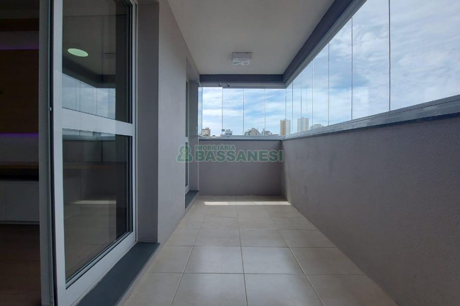 Apto Mobiliado com 79m², 2 dormitórios, 2 vagas, no bairro Medianeira em Caxias do Sul para Alugar