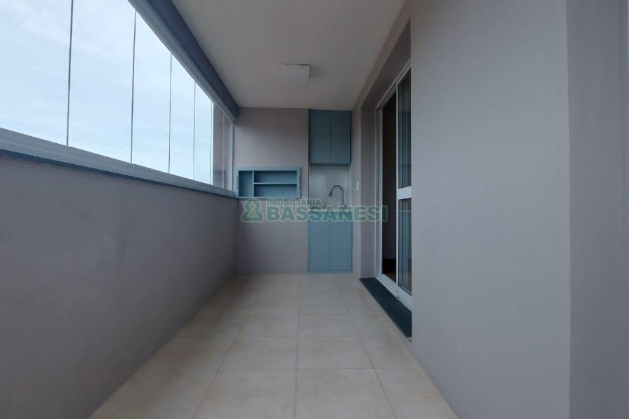 Apto Mobiliado com 79m², 2 dormitórios, 2 vagas, no bairro Medianeira em Caxias do Sul para Alugar