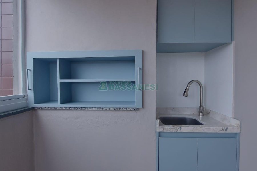 Apto Mobiliado com 79m², 2 dormitórios, 2 vagas, no bairro Medianeira em Caxias do Sul para Alugar