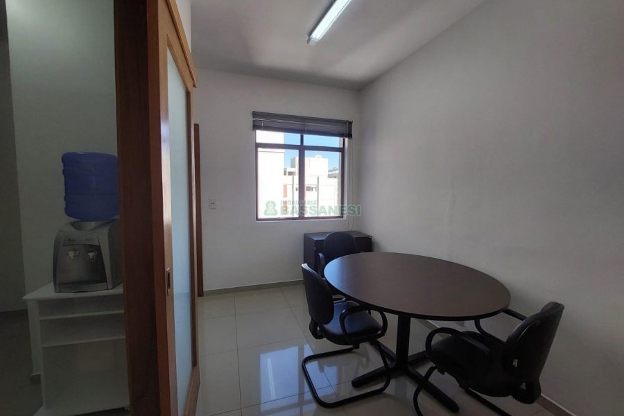 Sala Mobiliada com 38m², no bairro Centro em Caxias do Sul para Alugar