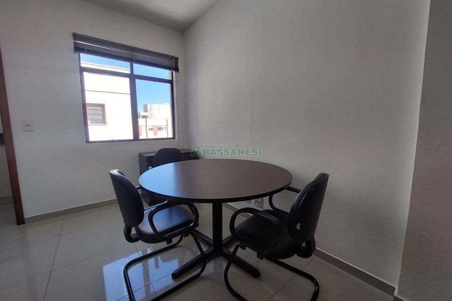 Sala Mobiliada com 38m², no bairro Centro em Caxias do Sul para Alugar