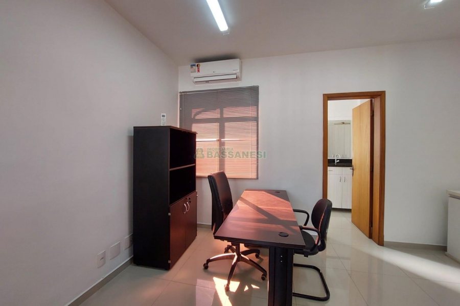 Sala Mobiliada com 38m², no bairro Centro em Caxias do Sul para Alugar