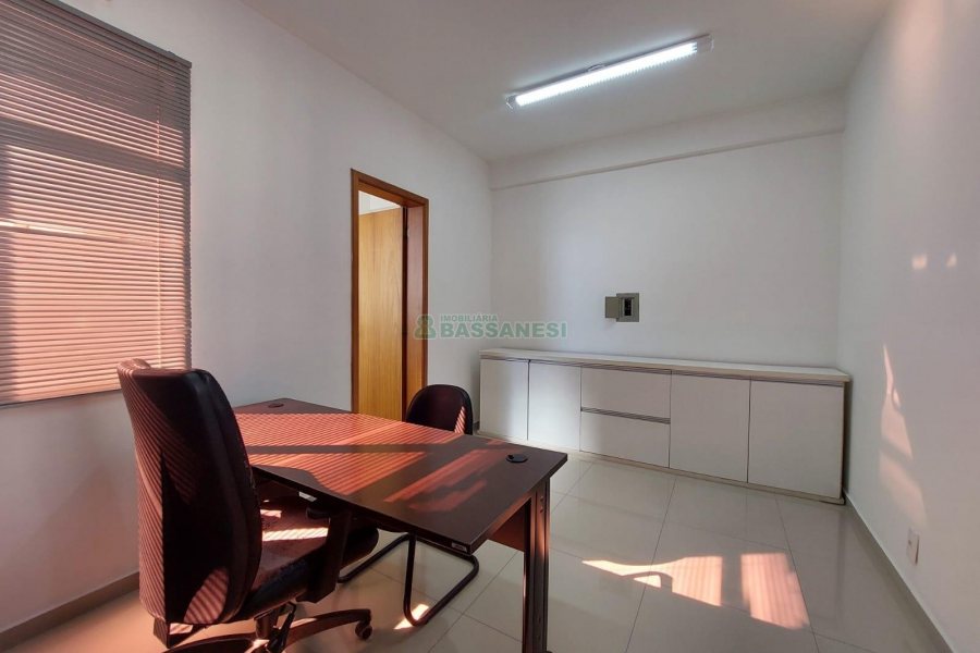 Sala Mobiliada com 38m², no bairro Centro em Caxias do Sul para Alugar