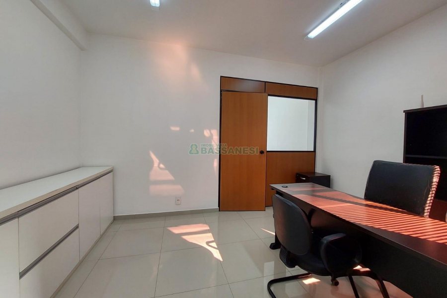 Sala Mobiliada com 38m², no bairro Centro em Caxias do Sul para Alugar
