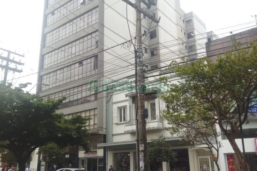 Sala Mobiliada com 38m², no bairro Centro em Caxias do Sul para Alugar