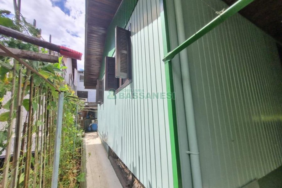 Casa com 35m², 1 dormitório, no bairro Pio X em Caxias do Sul para Alugar