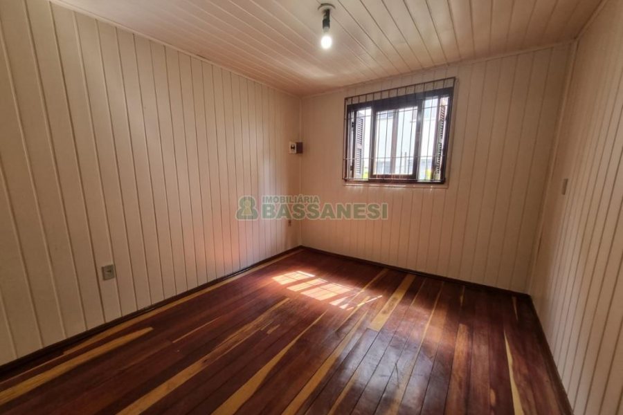 Casa com 35m², 1 dormitório, no bairro Pio X em Caxias do Sul para Alugar