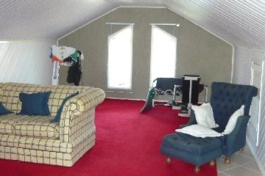 Casa com 331m², 4 dormitórios, 2 vagas, no bairro Moinhos de Vento em Caxias do Sul para Comprar