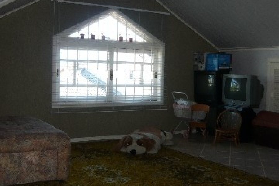 Casa com 331m², 4 dormitórios, 2 vagas, no bairro Moinhos de Vento em Caxias do Sul para Comprar