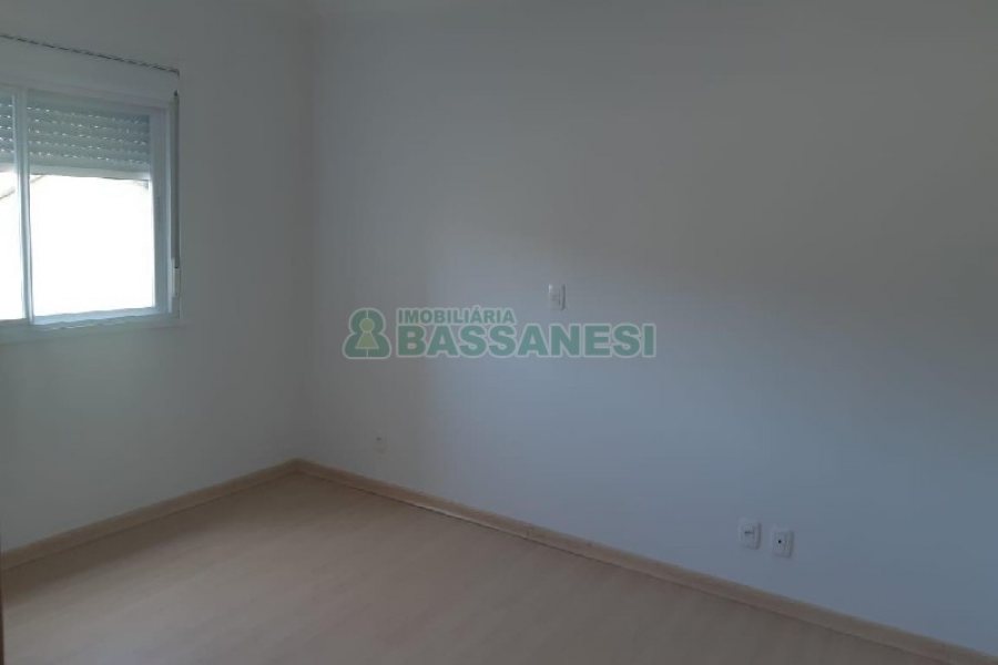 Apartamento com 37m², 1 dormitório, 1 vaga, no bairro Petrópolis em Caxias do Sul para Alugar