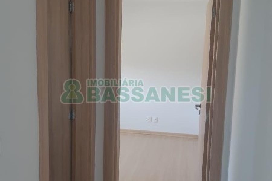 Apartamento com 37m², 1 dormitório, 1 vaga, no bairro Petrópolis em Caxias do Sul para Alugar