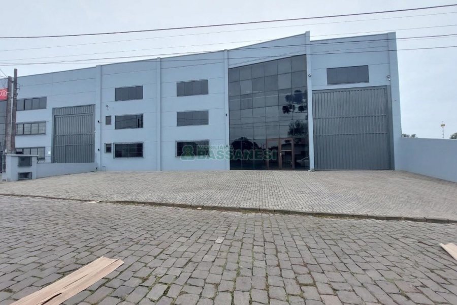 Pavilhão com 678m², no bairro Ana Rech em Caxias do Sul para Alugar