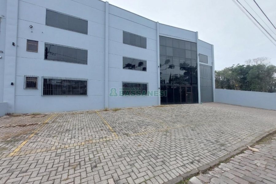 Pavilhão com 678m², no bairro Ana Rech em Caxias do Sul para Alugar