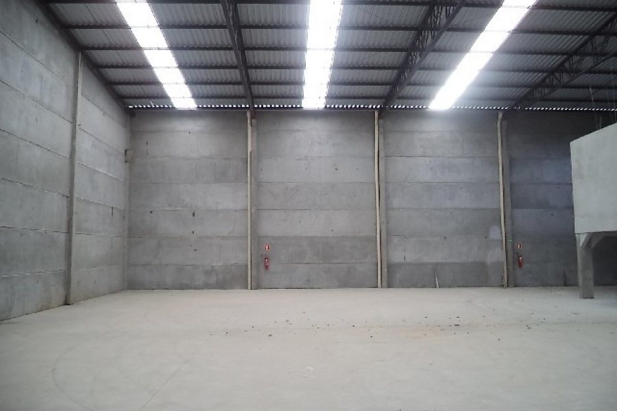 Pavilhão com 678m², no bairro Ana Rech em Caxias do Sul para Alugar