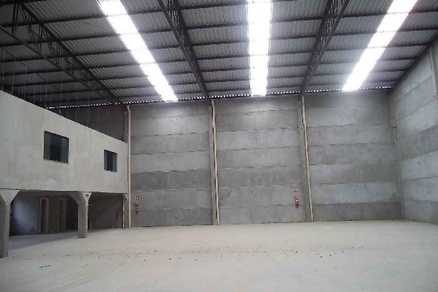 Pavilhão com 678m², no bairro Ana Rech em Caxias do Sul para Alugar