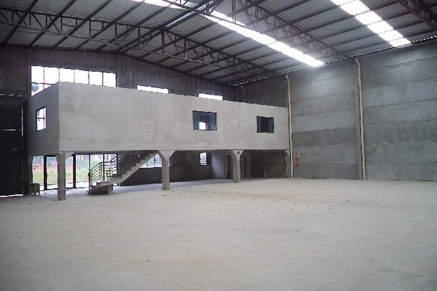Pavilhão com 678m², no bairro Ana Rech em Caxias do Sul para Alugar