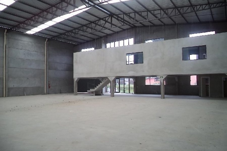 Pavilhão com 678m², no bairro Ana Rech em Caxias do Sul para Alugar