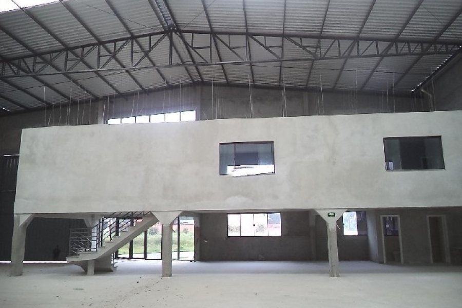 Pavilhão com 678m², no bairro Ana Rech em Caxias do Sul para Alugar