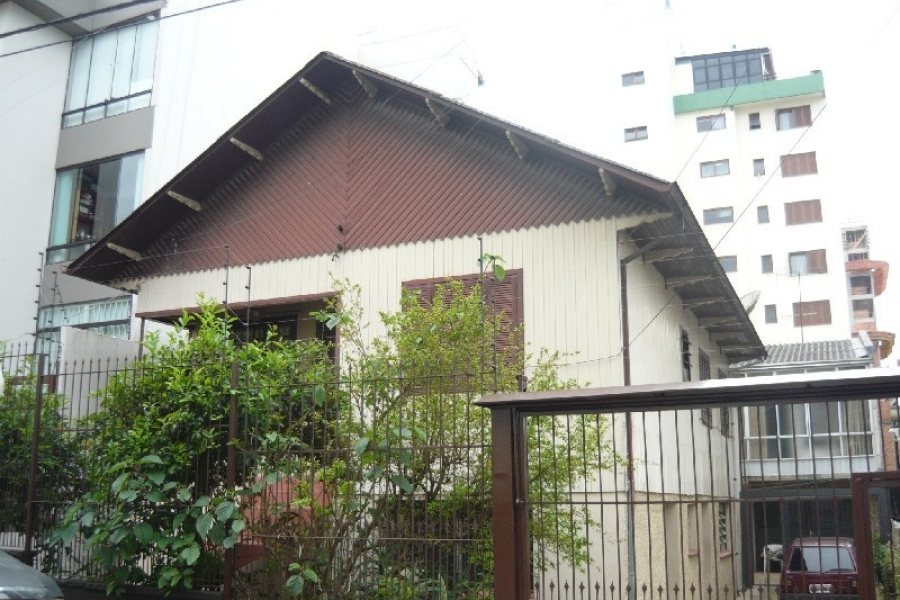 Casa com 200m², 3 dormitórios, 1 vaga, no bairro Panazzolo em Caxias do Sul para Comprar