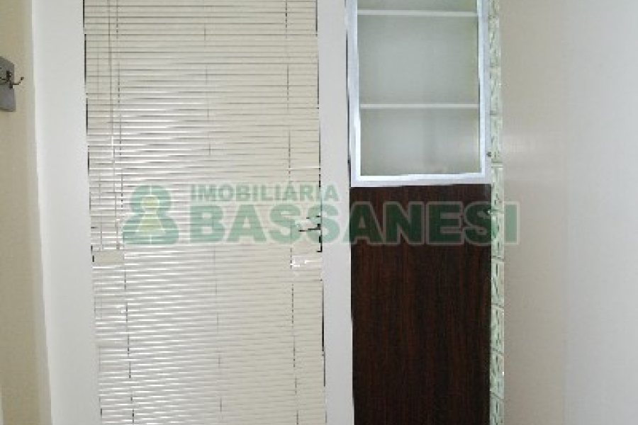 Sala Mobiliada com 52m², 1 vaga, no bairro Centro em Caxias do Sul para Comprar