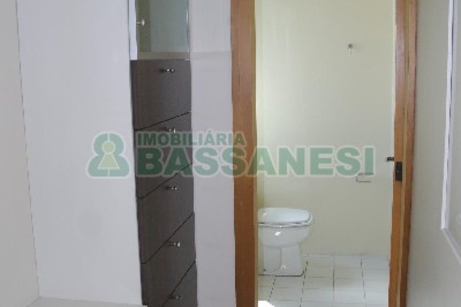 Sala Mobiliada com 52m², 1 vaga, no bairro Centro em Caxias do Sul para Comprar