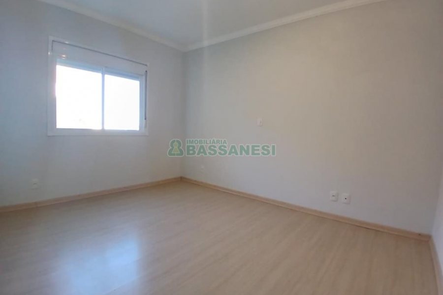 Apto Mobiliado com 37m², 1 dormitório, 1 vaga, no bairro Petrópolis em Caxias do Sul para Alugar