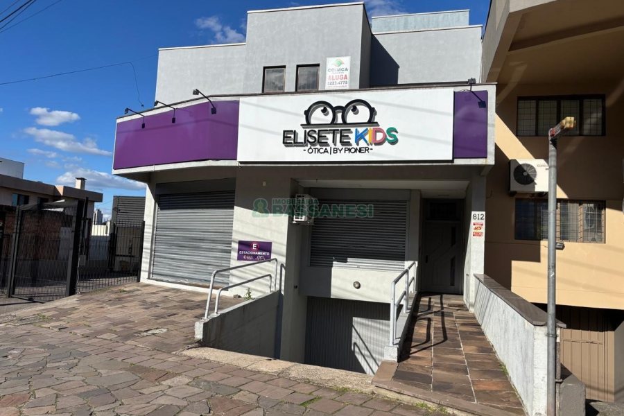 Casa com 156m², 3 dormitórios, 5 vagas, no bairro São Pelegrino em Caxias do Sul para Alugar