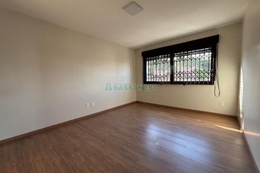 Casa com 156m², 3 dormitórios, 5 vagas, no bairro São Pelegrino em Caxias do Sul para Alugar