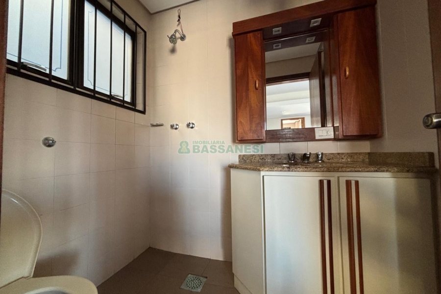 Casa com 156m², 3 dormitórios, 5 vagas, no bairro São Pelegrino em Caxias do Sul para Alugar