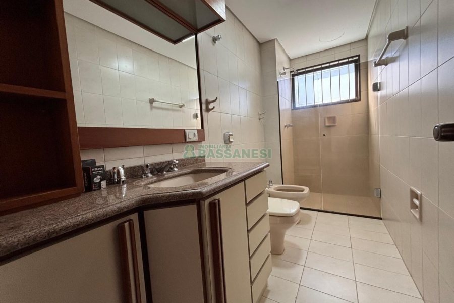 Casa com 156m², 3 dormitórios, 5 vagas, no bairro São Pelegrino em Caxias do Sul para Alugar