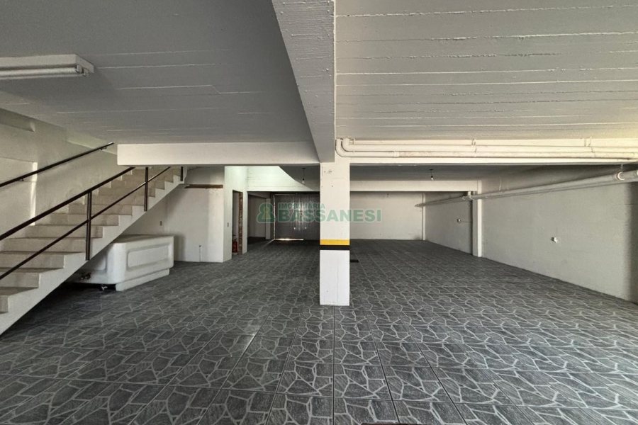 Casa com 156m², 3 dormitórios, 5 vagas, no bairro São Pelegrino em Caxias do Sul para Alugar