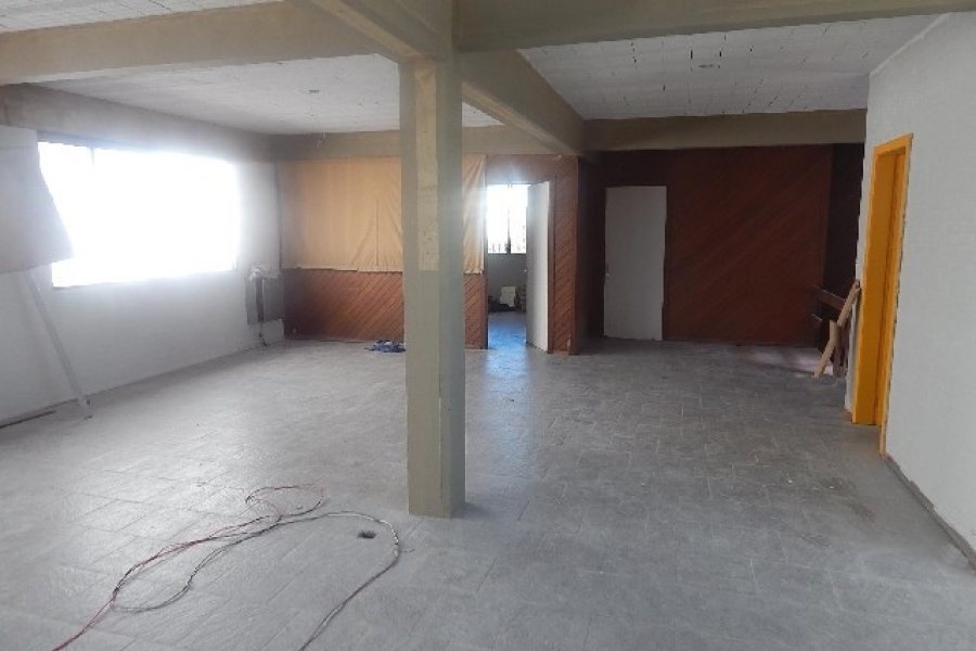 Loja com 800m², no bairro Sagrada Família em Caxias do Sul para Alugar