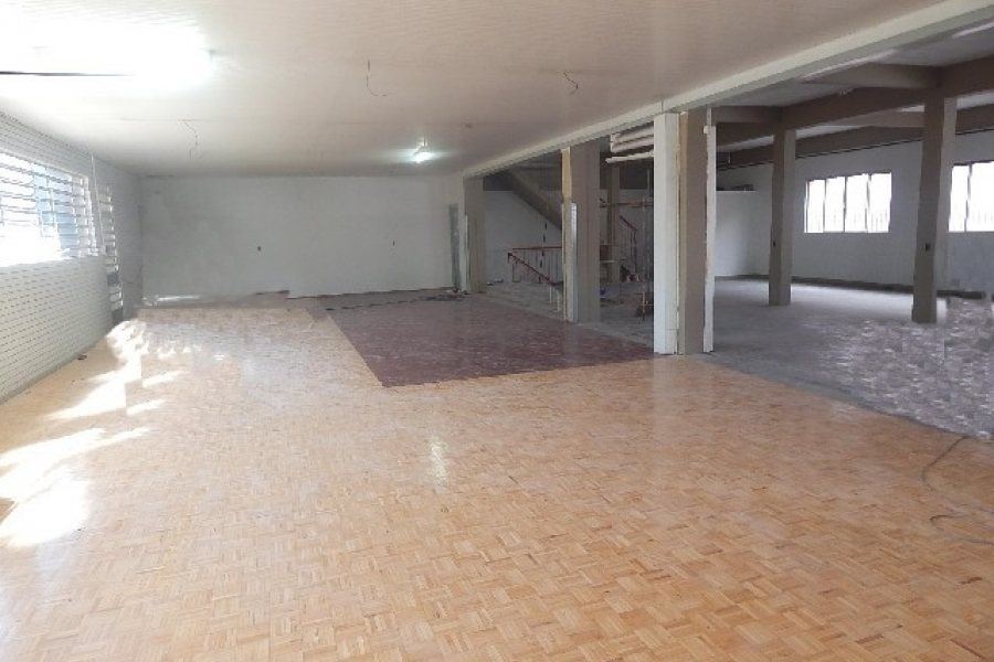 Loja com 800m², no bairro Sagrada Família em Caxias do Sul para Alugar