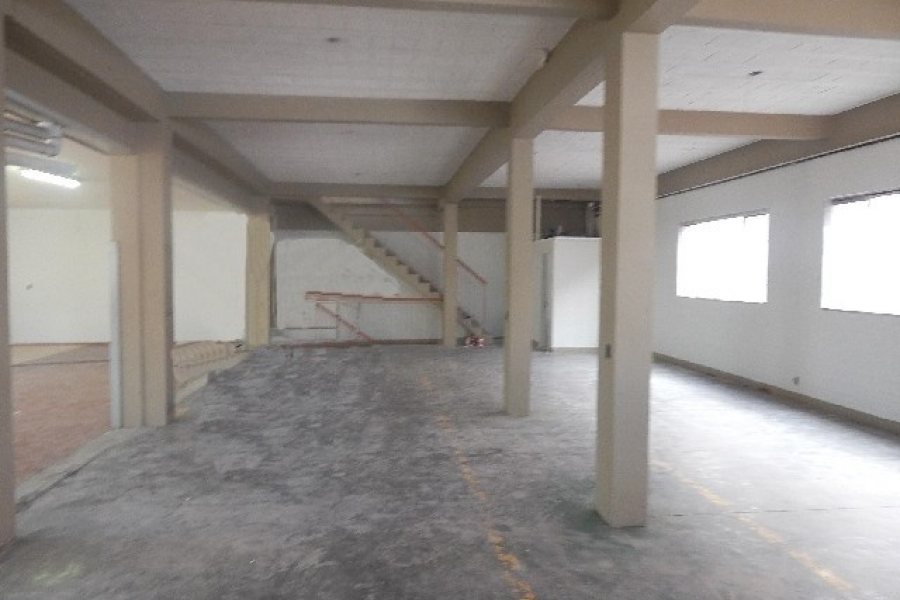 Loja com 800m², no bairro Sagrada Família em Caxias do Sul para Alugar