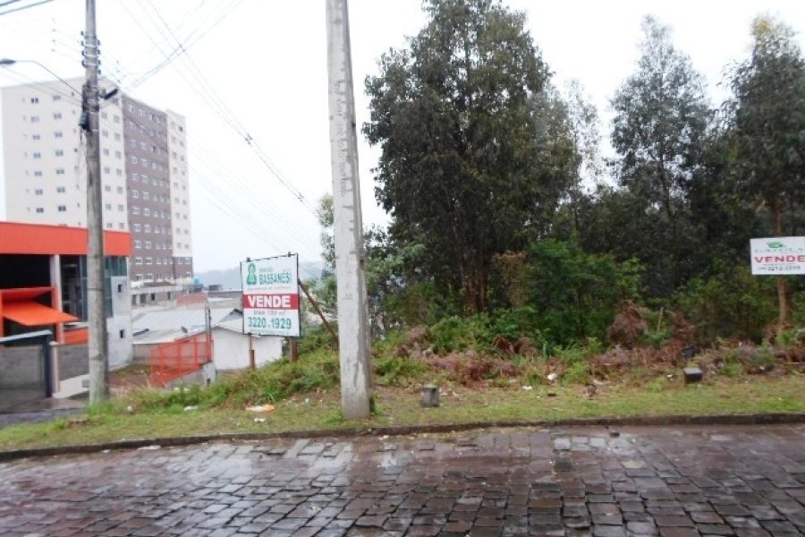 Terreno com 720m², no bairro Sanvitto em Caxias do Sul para Comprar