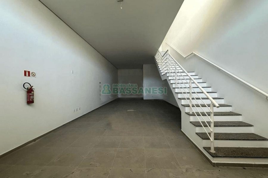 Loja com 230m², no bairro Interlagos em Caxias do Sul para Alugar