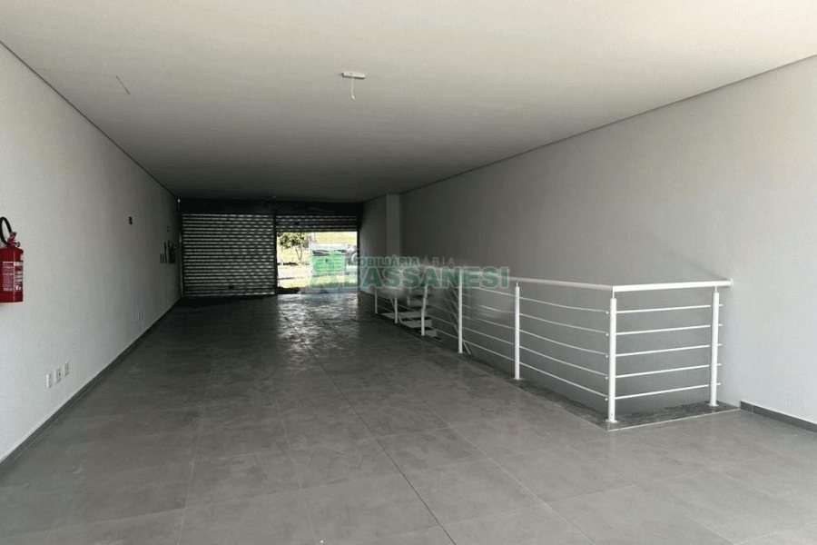 Loja com 230m², no bairro Interlagos em Caxias do Sul para Alugar
