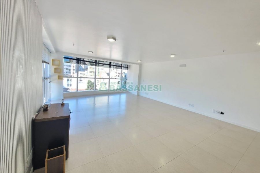 Sala com 53m², 1 vaga, no bairro Centro em Caxias do Sul para Comprar